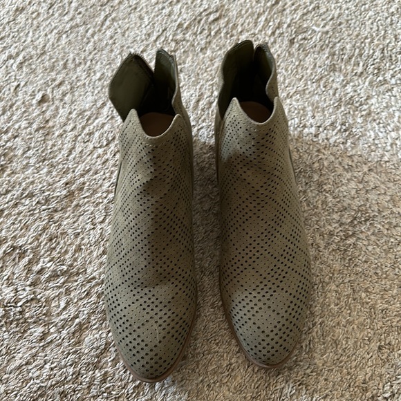 Green booties - Picture 2 of 3